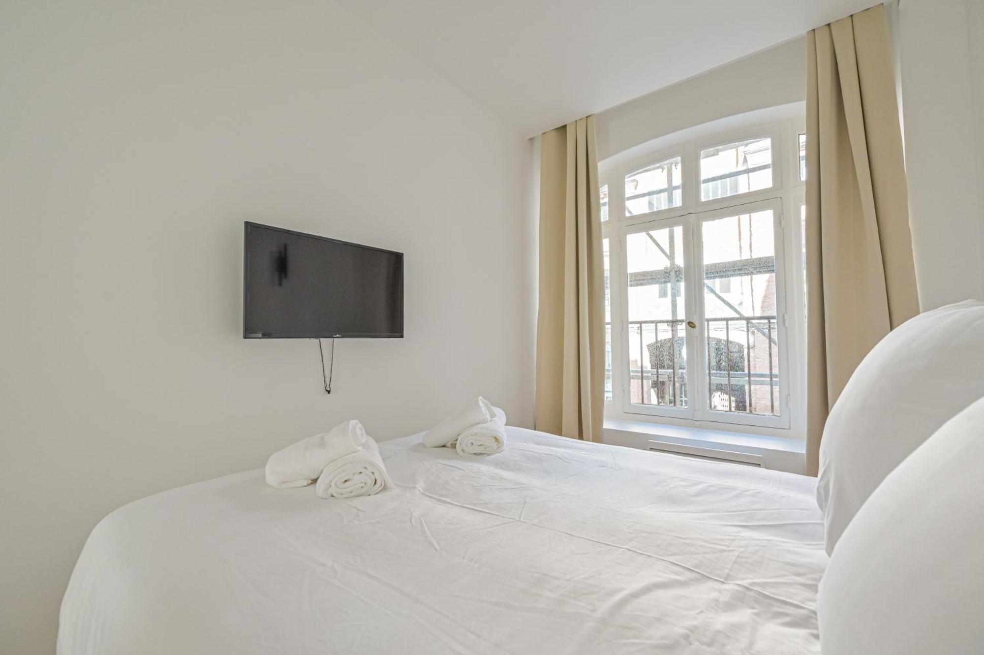 Luxurious & Famous Parisian Flat Apartment